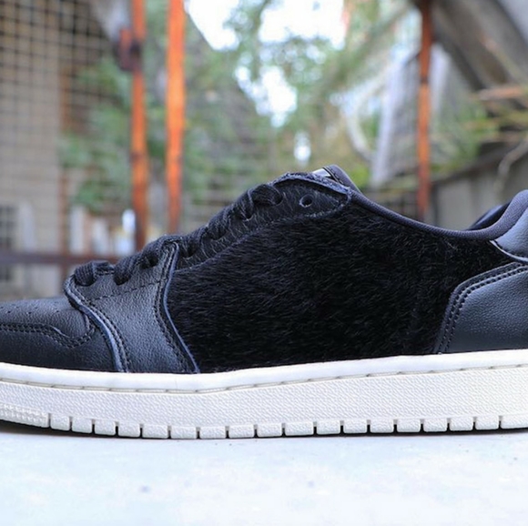 NEW Nike Air Jordan 1 - Picture 3 of 5